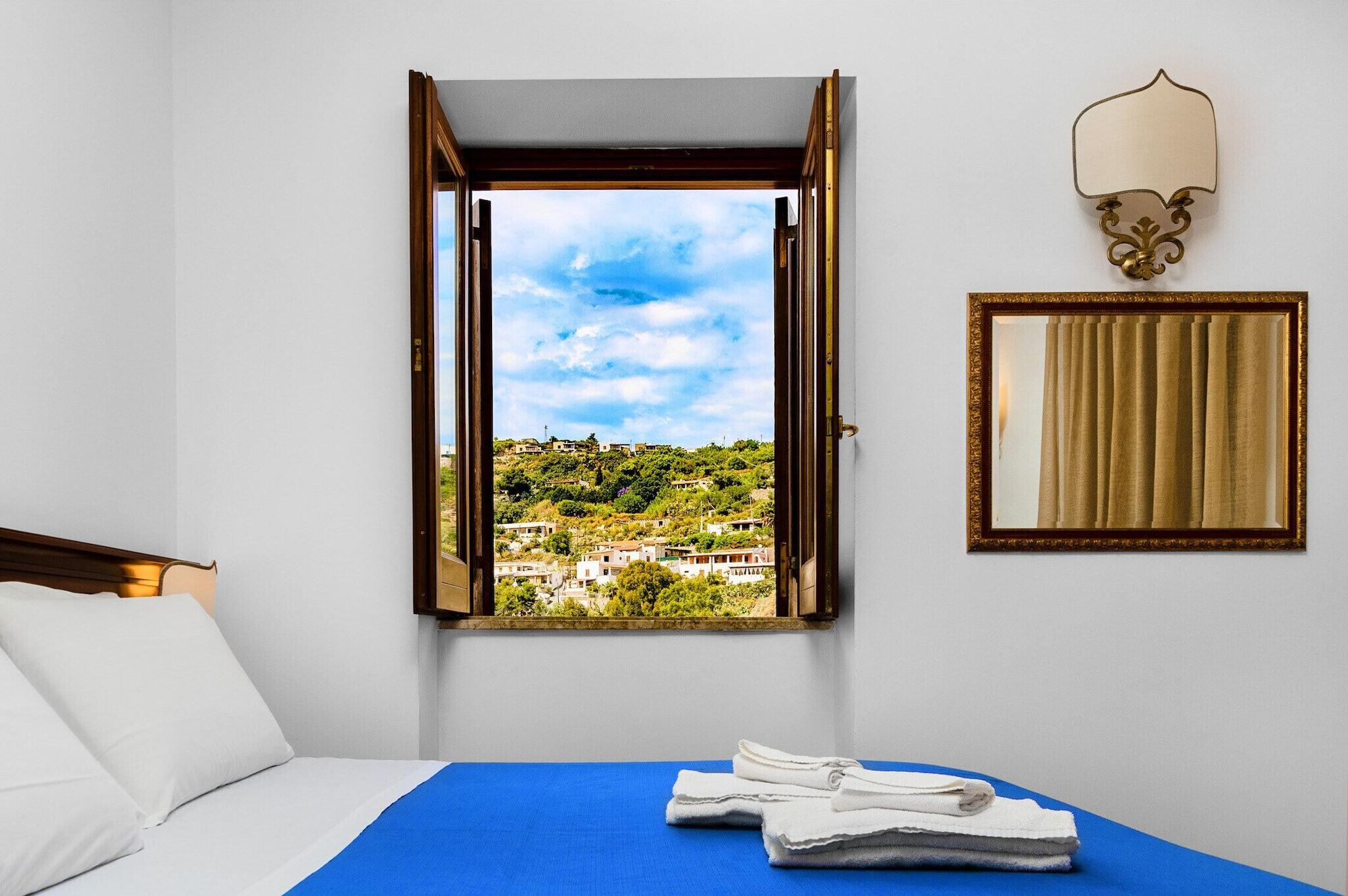 Hotel Villa Cute - Hvc Липари Екстериор снимка