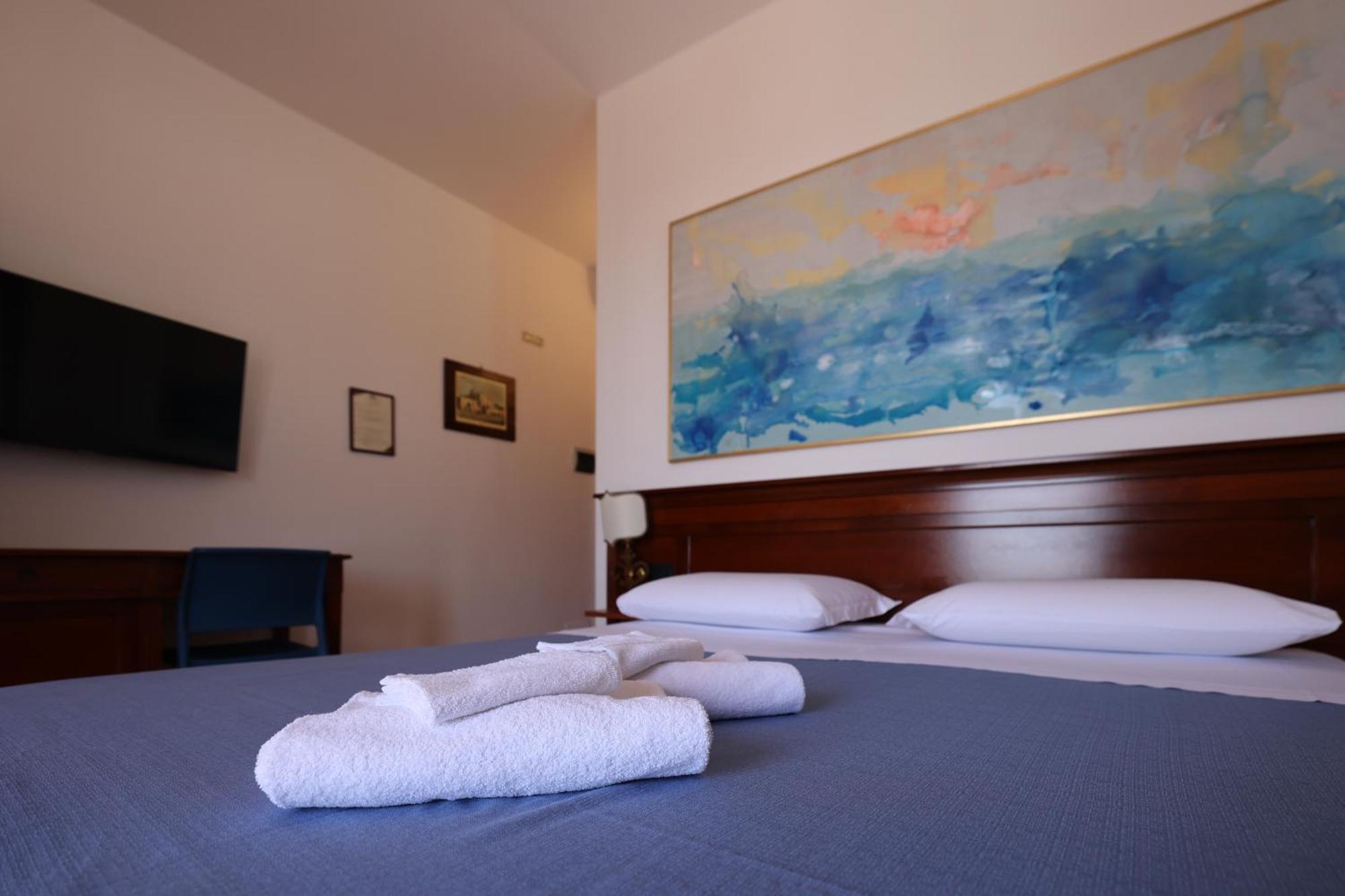 Hotel Villa Cute - Hvc Липари Екстериор снимка