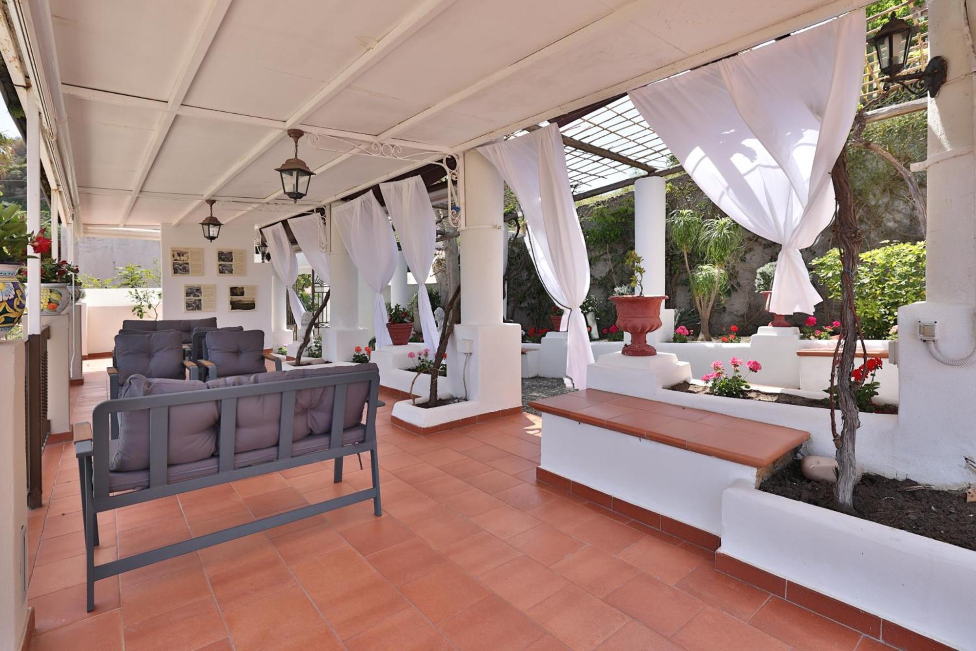 Hotel Villa Cute - Hvc Липари Екстериор снимка