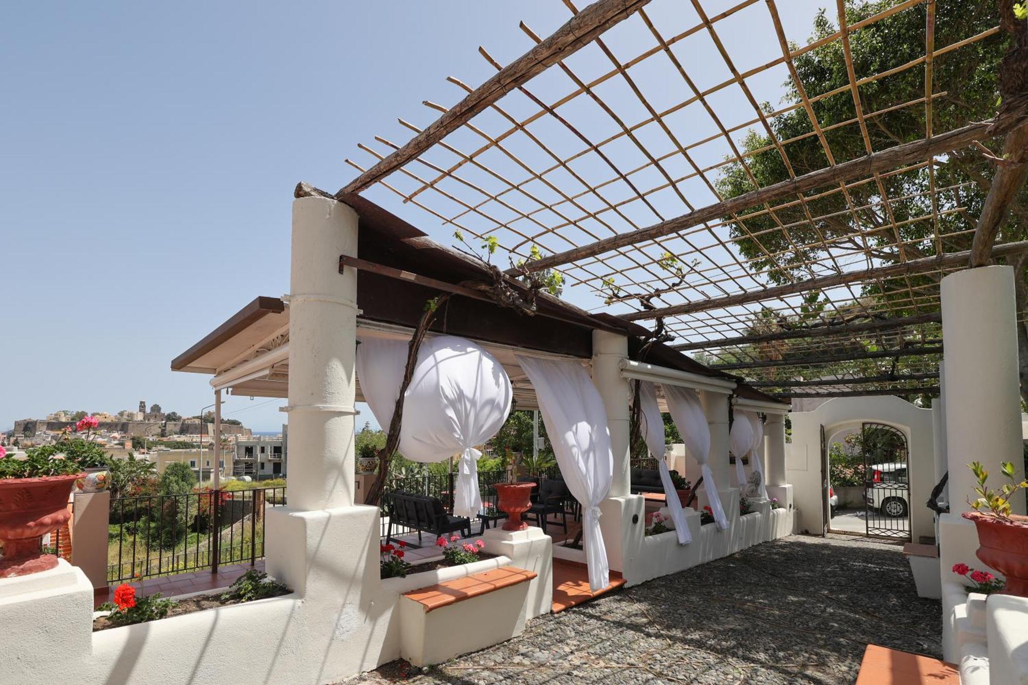 Hotel Villa Cute - Hvc Липари Екстериор снимка